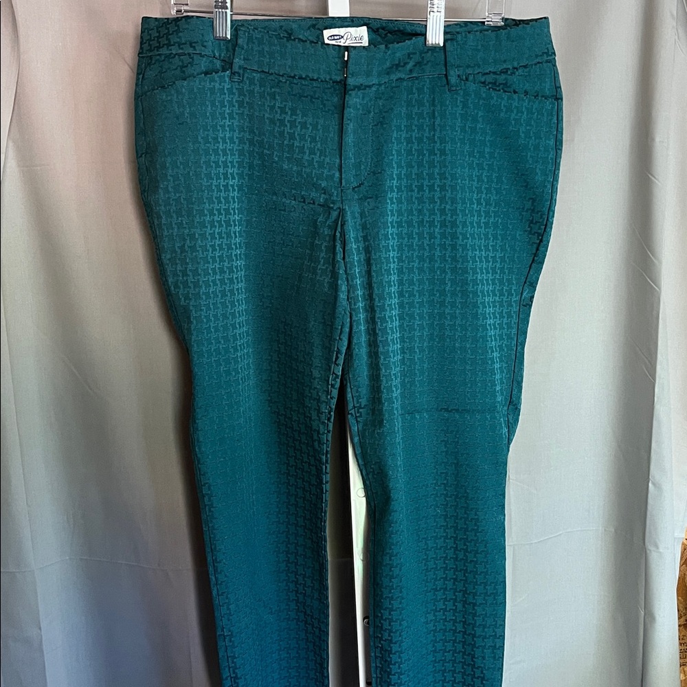 Old Navy Pixie Green Capri Pants